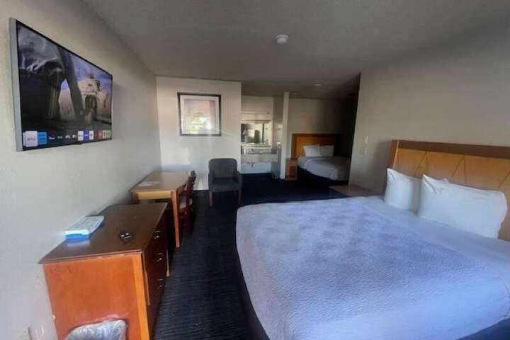 Room 12 of 32