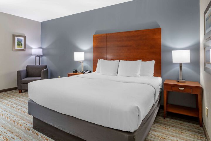 Comfort Inn & Suites Cleveland TX