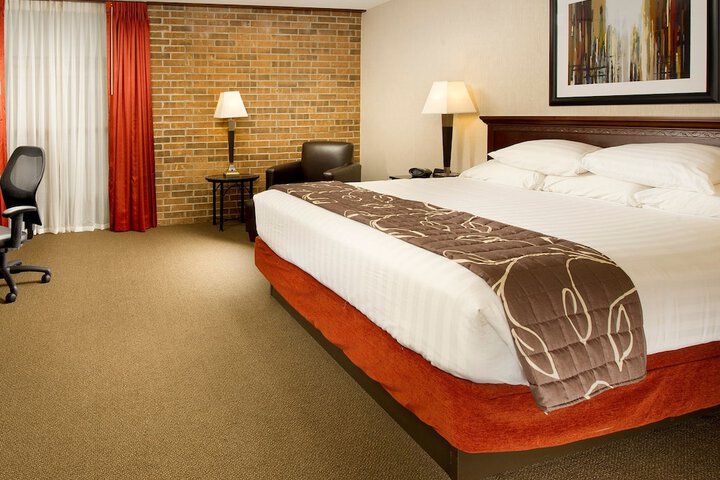 Room 18 of 28