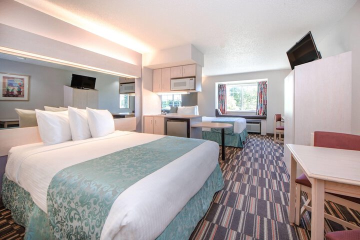 Microtel Inn & Suites by Wyndham Claremore