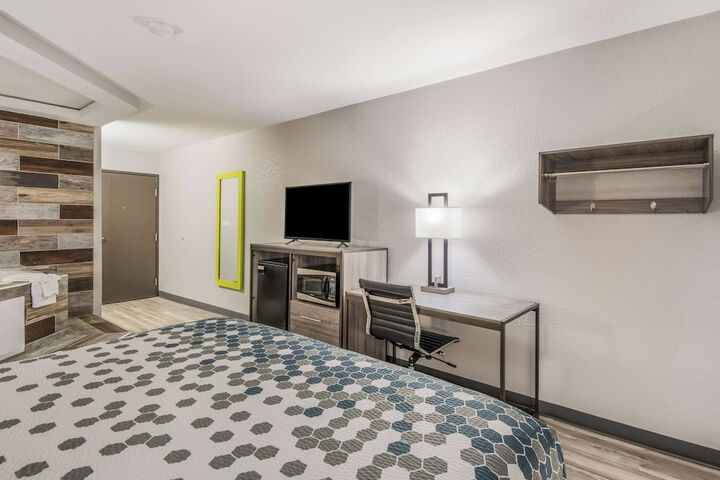 Room 28 of 42