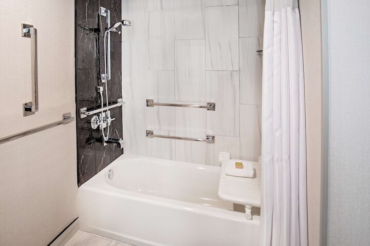 DoubleTree by Hilton Washington DC North / Gaithersburg