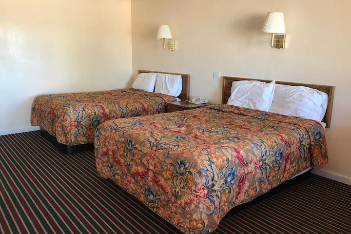 Room 10 of 28