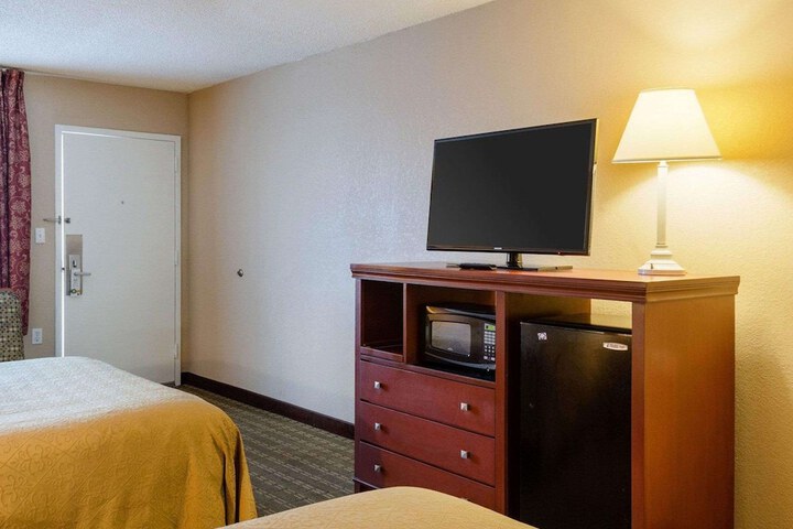 Room 18 of 25