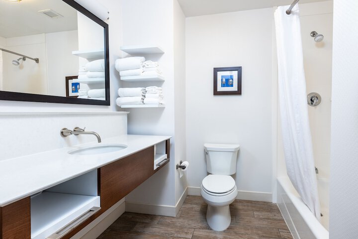 Room 15 of 28