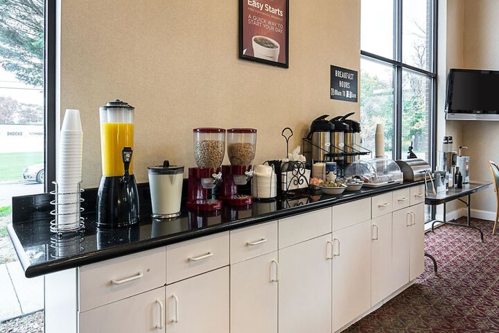 Breakfast/Coffee Service 32 of 35
