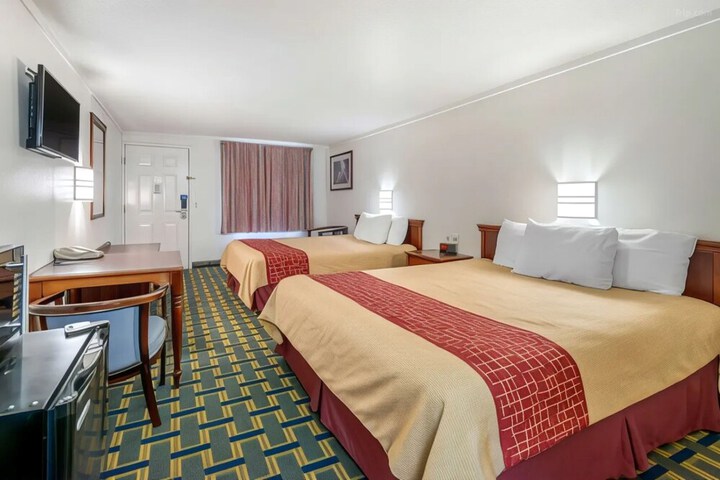 Room 7 of 8
