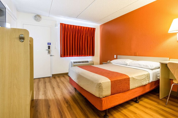 Room 16 of 25
