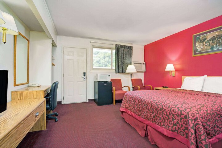 Room 9 of 12