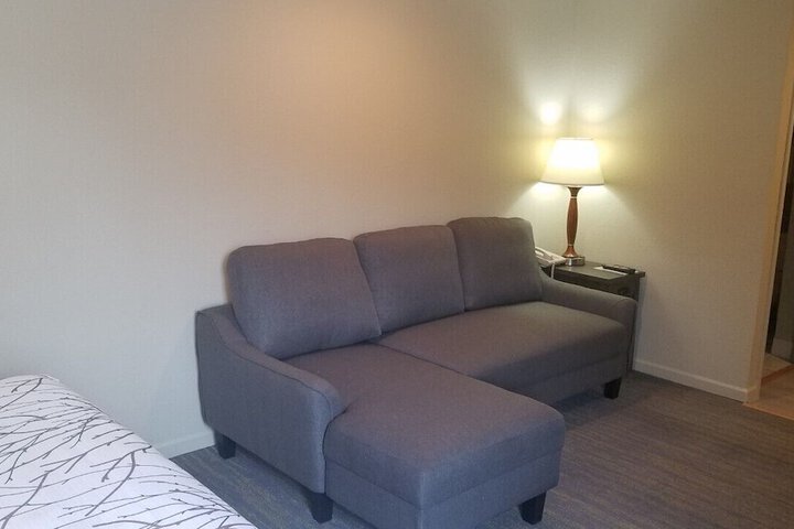 Room 33 of 86
