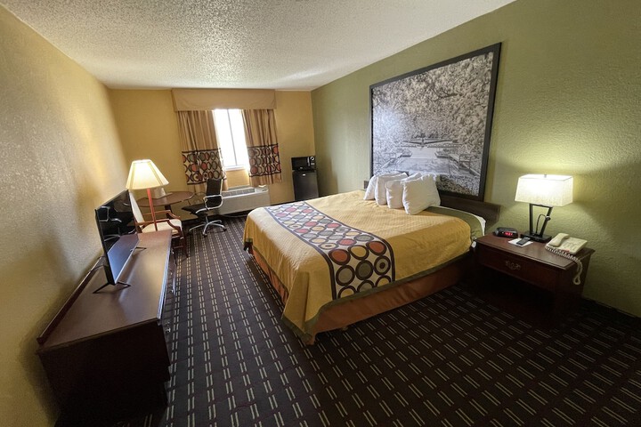 Room 6 of 11