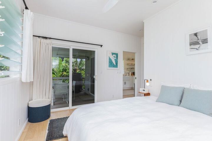 Hanalei Beachfront 2 Bedroom Home by RedAwning