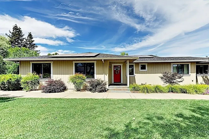 399 Treehaven Ln Home