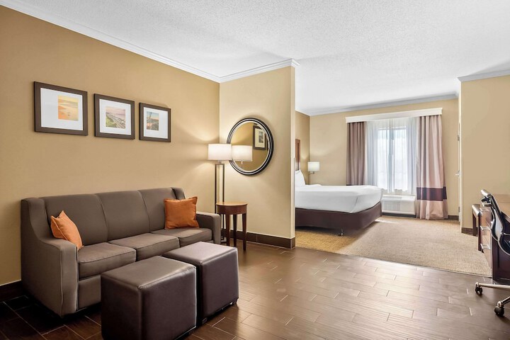 Comfort Suites