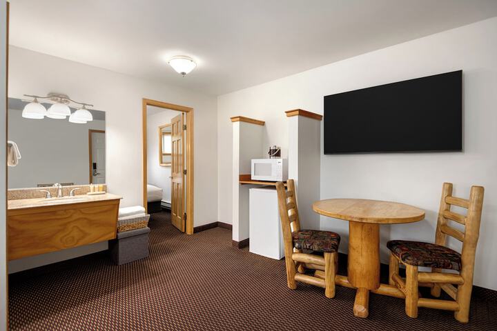 Room 33 of 46