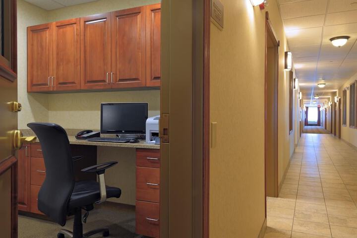 Business Center 34 of 37