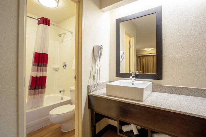 Room 12 of 28
