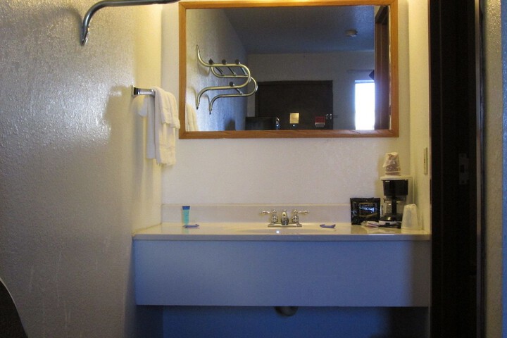 Room 7 of 27