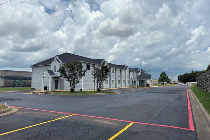 Americas Best Value Inn & Suites Ada