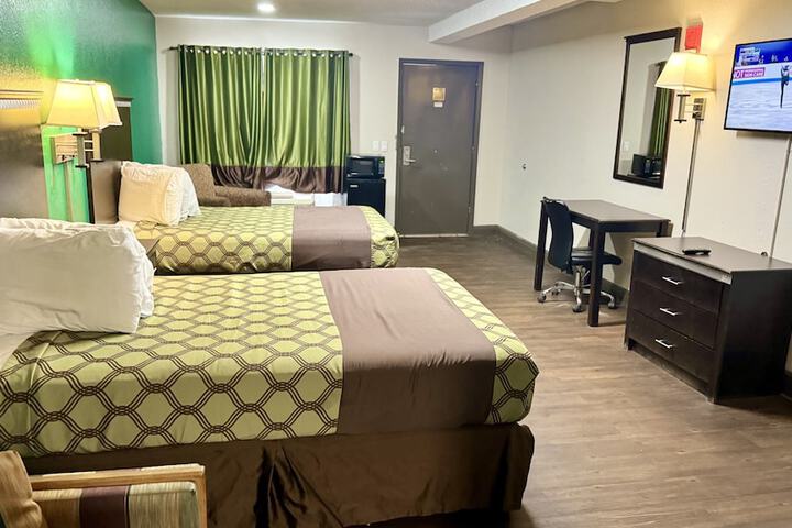 Room 9 of 34