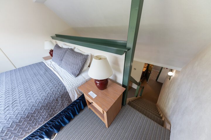 Room 104 of 142