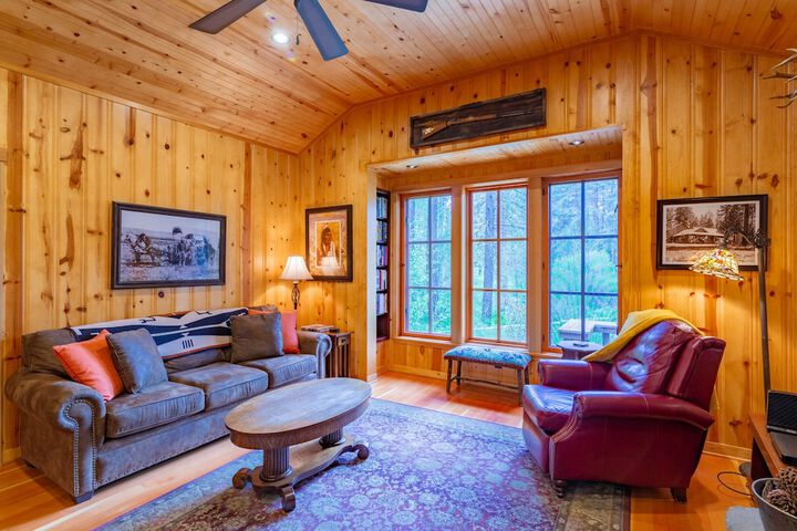 Lake Creek Lodge