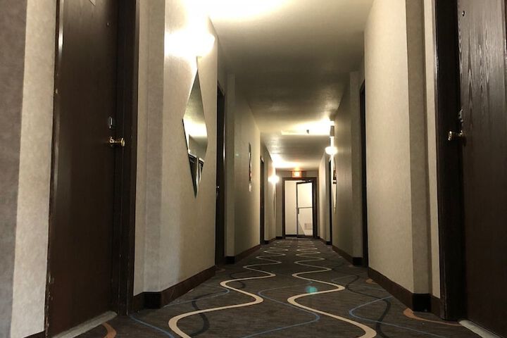 Ballroom/Hall 21 of 22