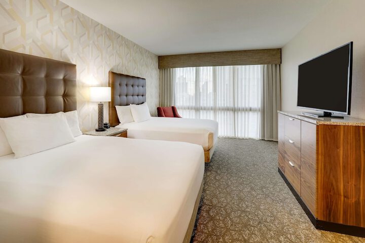 Room 32 of 60