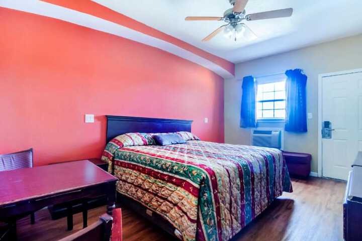 Room 5 of 15