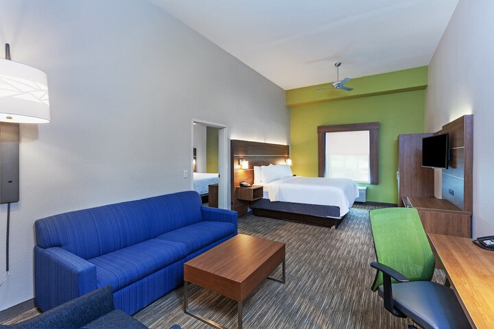Room 16 of 38