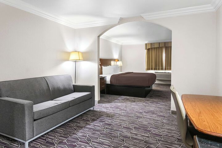 Room 29 of 34