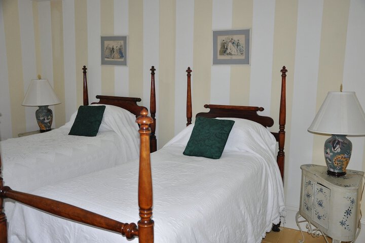 Room 9 of 15
