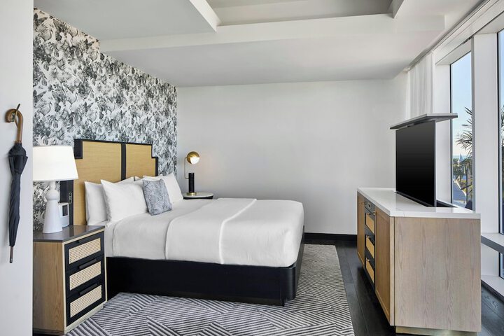 Room 40 of 151