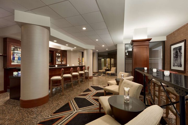 Lounge 53 of 62