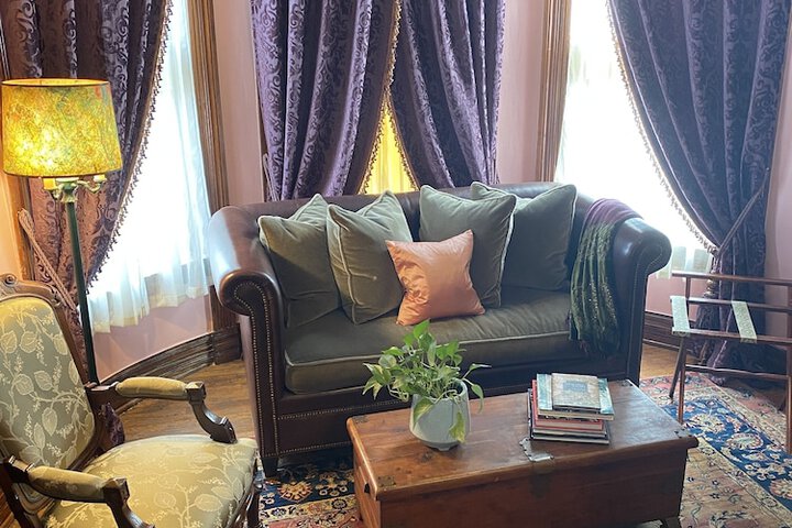 Vineyard Mansion & Carriage House Bed & Breakfast