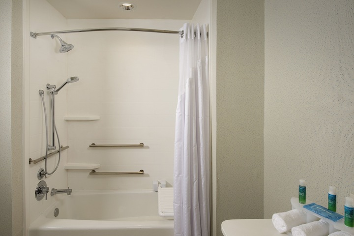 Holiday Inn Express & Suites Bay City by IHG