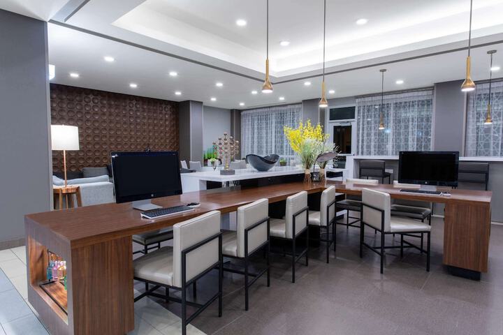 Business Center 42 of 43