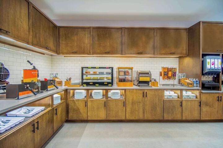 Breakfast/Coffee Service 25 of 34