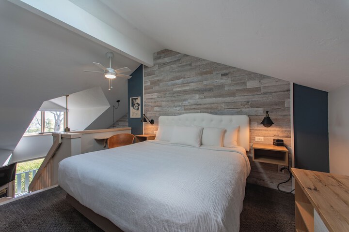 Room 44 of 69