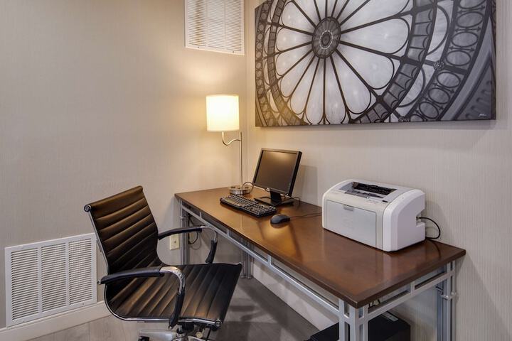 Business Center 33 of 33