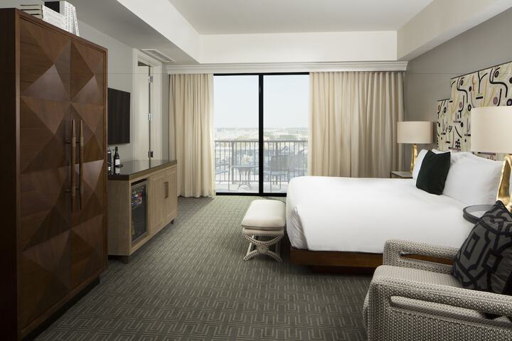 Room 28 of 40