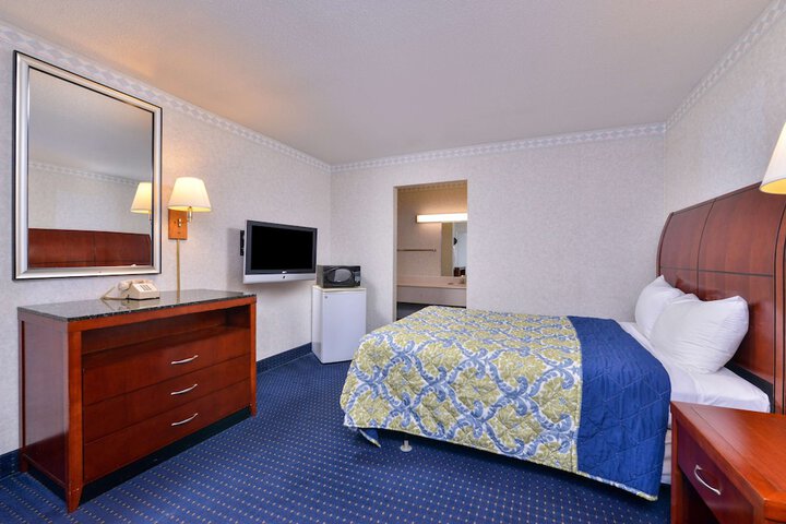 Room 26 of 43