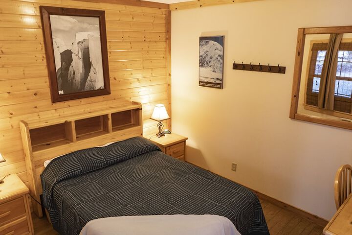 Whittakers Motel & Historic Bunkhouse