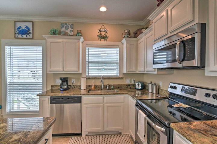 Ocean View & Grill: Crystal Beach Bungalow!