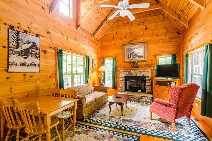 Highland Hills Motel and Cabins – a Master Hosts Resort