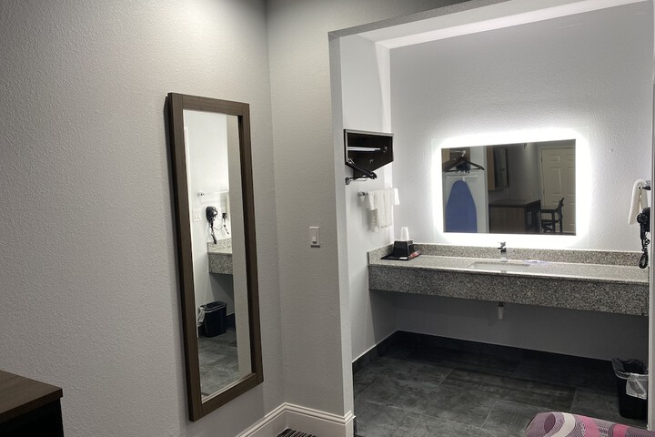 Room 11 of 23