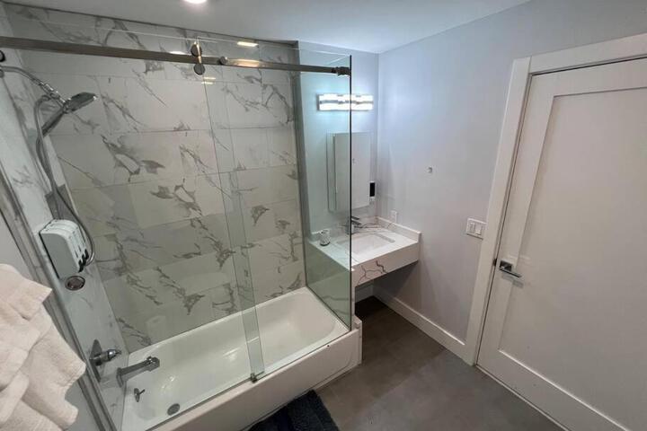 The Cozy Suite - 1BR with Free Parking