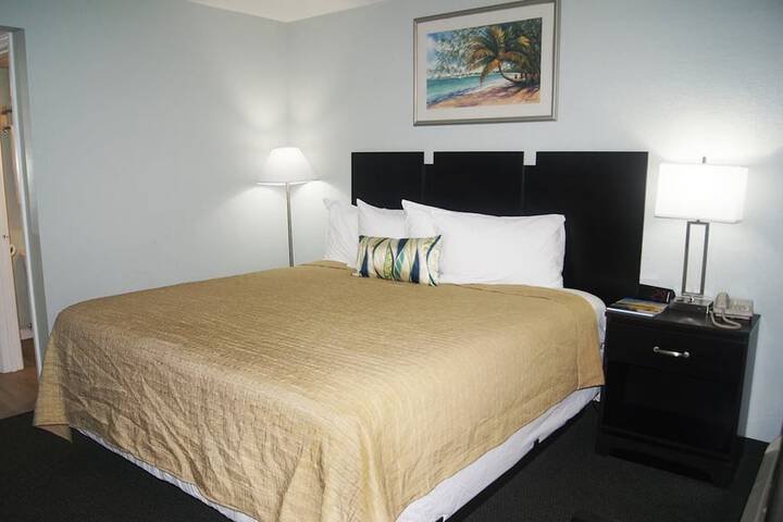 Room 8 of 25