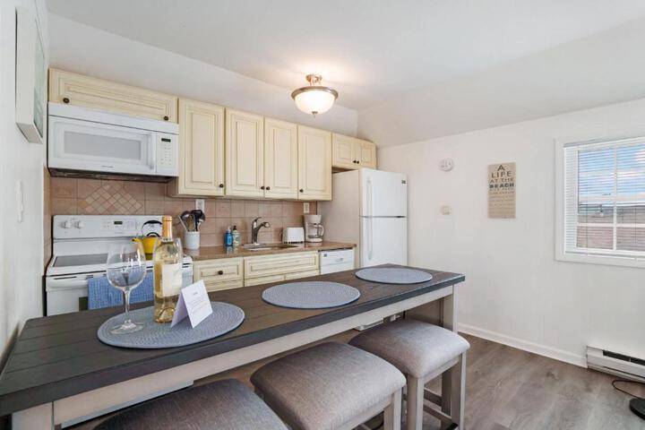 Seaside Stay: Waterfront with Views & Beach Access