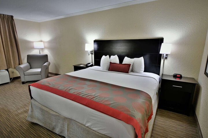 Room 32 of 69